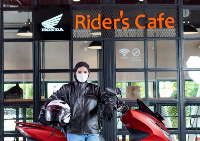 
Cari_Aman dengan Ketahui Fungsi Helm & Sepatu Saat Berkendara