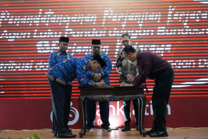 
Pemkab-Bank Jatim Launching Elektronifikasi Transaksi Pemerintah Daerah
