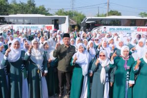 Mas Dion bersama ribuan Srikandi Pasuruan.