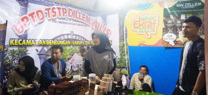 
Salah satu peserta gebyar ekraf Trenggalek 2023. (ft : Agus Riyanto/kabarpas.com).