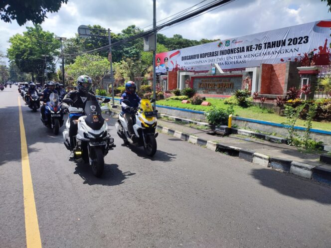 
Bikers Malang Nikmati Berkendara Bersama Honda ADV160 
