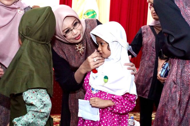 
					TP PKK Kota Pasuruan Santuni Ratusan Anak Yatim, Fatma : Jadikan Momentum Ini untuk Berbagi