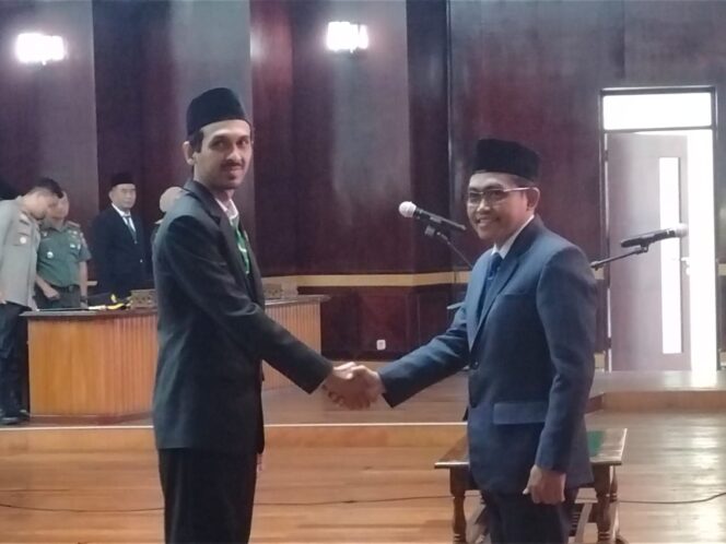 
Bob Abdullah Resmi Dilantik Sebagai PAW Anggota DPRD Kabupaten Probolinggo