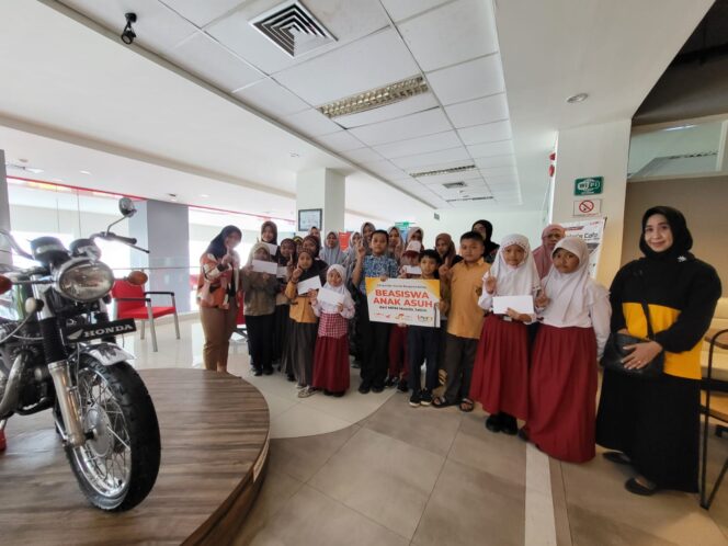 
MPM Honda Jatim Serahkan Beasiswa untuk Anak Asuh Program Pendidikan 2023