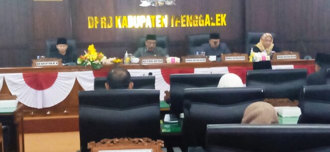 
DPRD Trenggalek Paripurnakan Jawaban Bupati Atas PU Fraksi Terhadap RAPBD Perubahan 2023