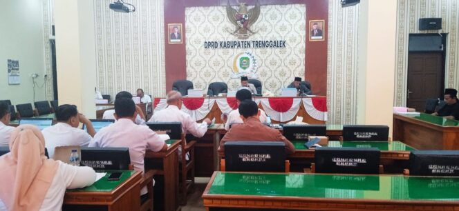 
Komisi III DPRD Trenggalek Evaluasi R – APBD P Dinas PKPLH dan PUPR