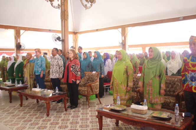 
Muslimat NU Probolinggo Gelar Seminar Peran Perempuan dalam Infrastruktur Inklusif