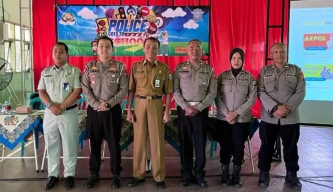 
Polisi di Blitar Ajak Pelajar Tingkatkan Kesadaran Berlalu Lintas