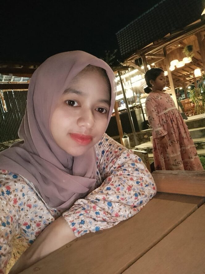 
Bersadrah dalam Bait Puisi