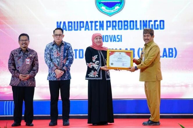 
Pemkab Probolinggo Raih Penghargaan Terinovatif III Kategori Inovasi Teknologi Bidang Ekonomi