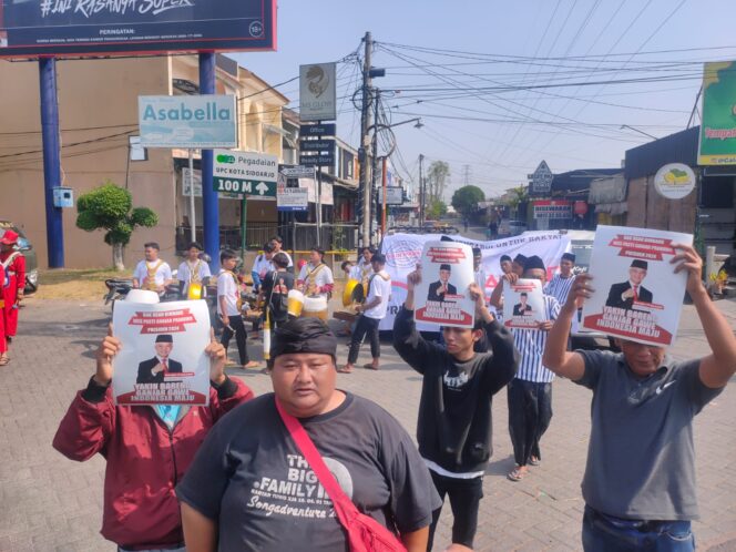 
Yel-yel Ganjar Siji Ganjar Kabeh Bergema di Seberang Acara Anies-Muhaimin