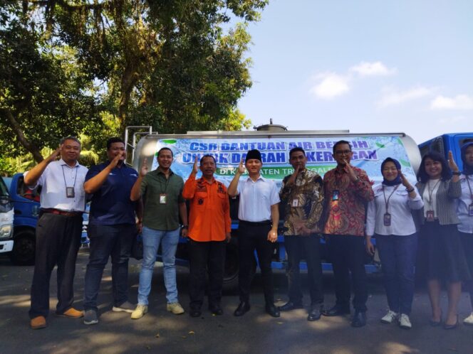 
Bupati Trenggalek Salurkan Bantuan Air Bersih untuk 10 Kecamatan
