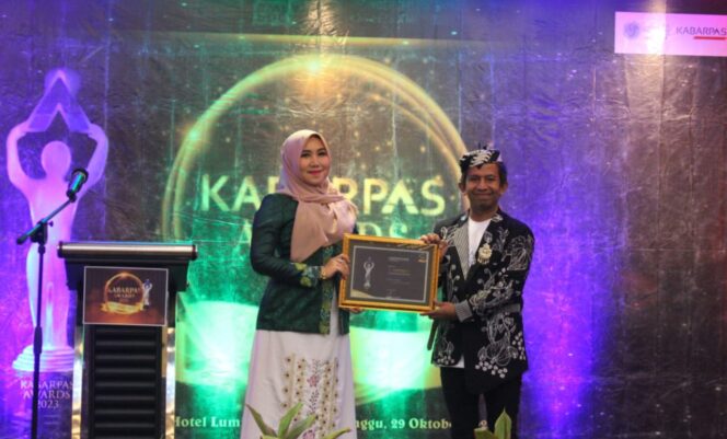 Ning Lia Raih Penghargaan Tokoh Perempuan Inspiratif, Ini Alasan Kabarpas