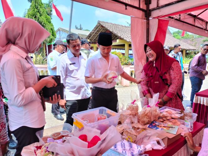 
Bupati Trenggalek Apresiasi Kinerja Desa Pandean dalam Turunkan Stunting