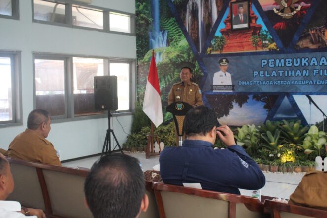 
Pj Bupati Ugas Buka Pelatihan Berbasis Kompetensi Filet Ikan