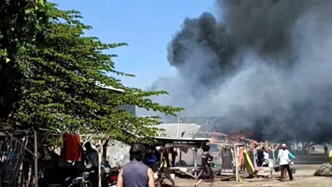 
Dua Motor dan Tiga Rumah di Probolinggo Terbakar