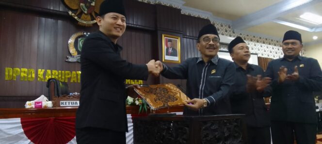 
DPRD Trenggalek Sahkan Empat Raperda Jadi Perda