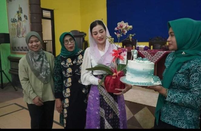 
TP PKK Trenggalek Harap Watulimo Bisa Jadi Industri Bunga Anggrek