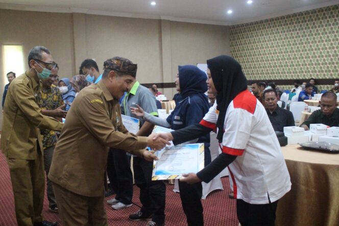 
14 Perusahaan di Kabupaten Probolinggo Terima Sertifikat Kepatuhan Ketenagakerjaan