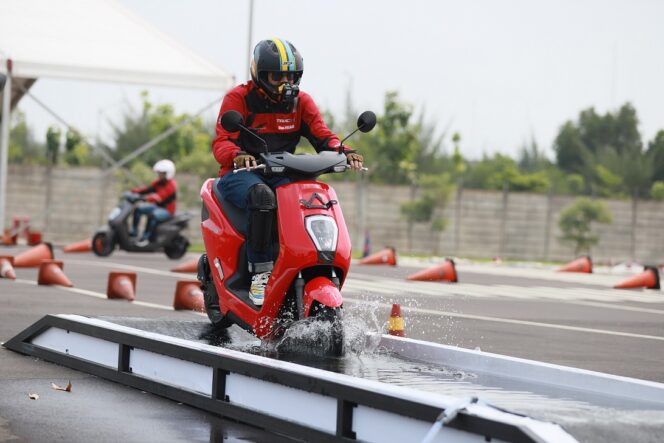 
AHM Umumkan Harga Honda EM1 e: dan EM1 e: PLUS