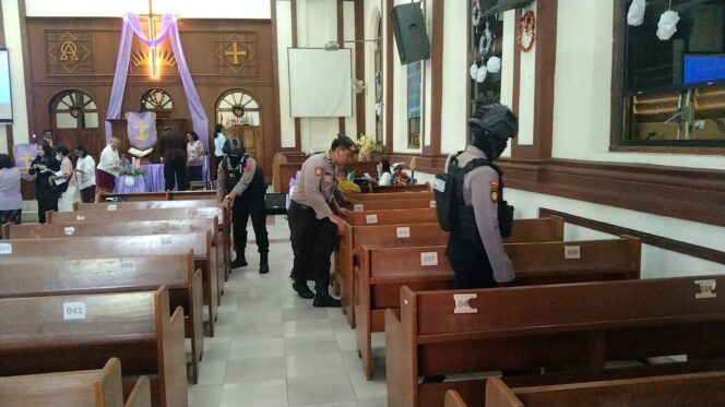 
Sterilisasi 17 Gereja, Polisi Jamin Keamanan Natal di Kota Pasuruan