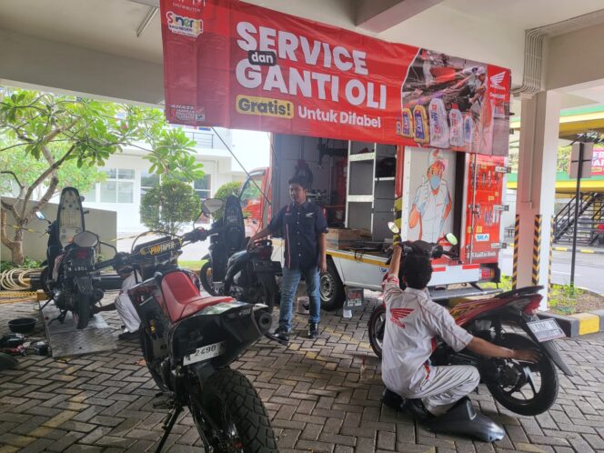 
MPM Honda Jatim Gandeng AHASS Berikan Service Gratis Ganti Oli Motor untuk Komunitas Disabilitas