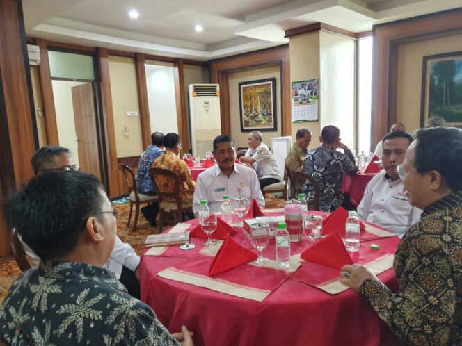 
Pemkab Probolinggo Raih Opini Kualitas Tinggi Kepatuhan Penyelenggaraan Pelayanan Publik 2023