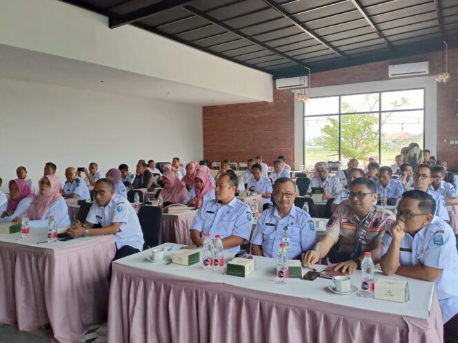 
Pemkab Probolinggo Canangkan Gerakan Serentak Eselon Peduli Kemiskinan Estrem