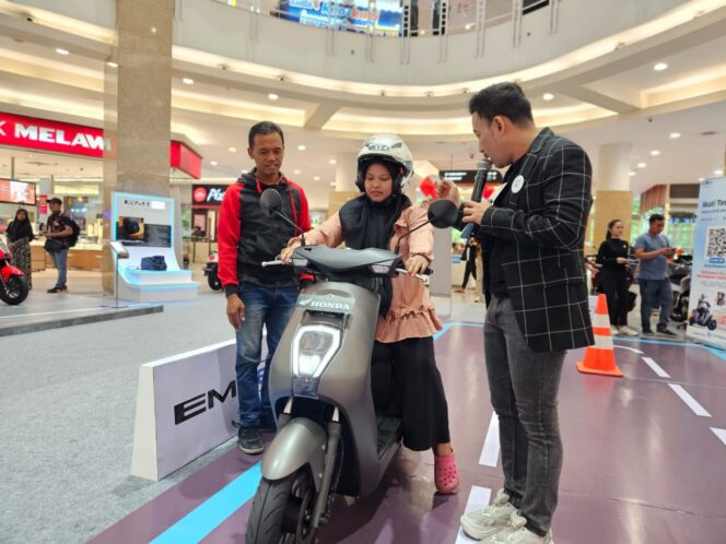 
Sensasi Berkendara Honda EM1 e: dan Honda Em1 e: Plus di Dalam Mall