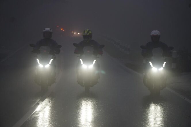 
Cari_aman Berkendara Saat Hujan Disertai Angin