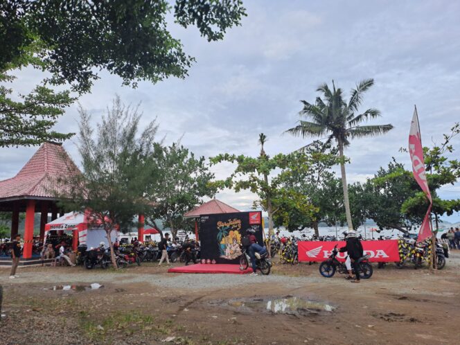 
Ratusan Bikers Supra Star Jatim Hadiri Star Jatim Fest #3 