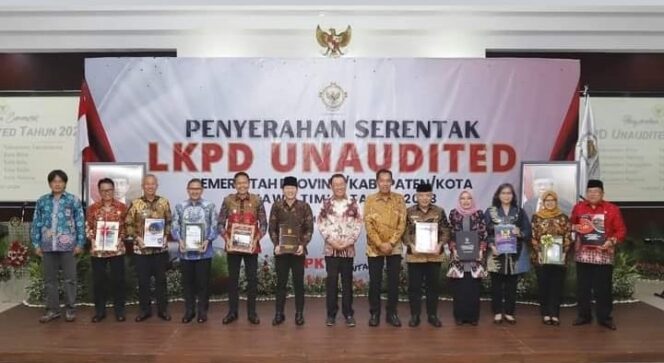 
Bupati Trenggalek Serahkan LKPD Unaudited 2023 ke BPK