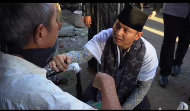 
Bupati Trenggalek Mas Ipin Berikan Layanan Masyarakat saat Safari Ramadan