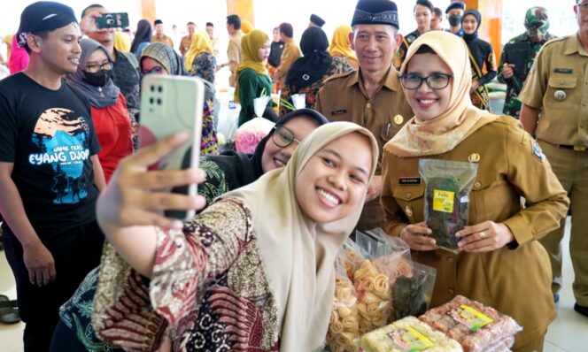 
Geliatkan Ekonomi, Pemkab Blitar Gelar Bazar Ramadan Produk UMKM dan IKM