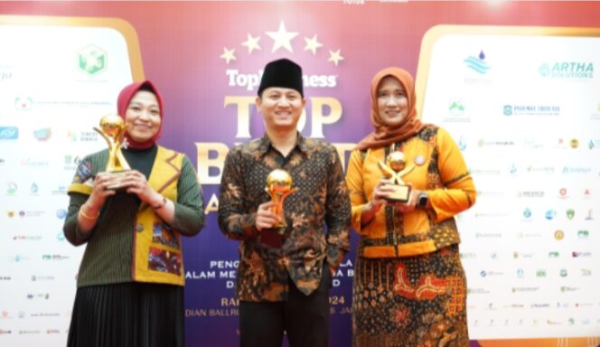 
BPR Jwalita Trenggalek Naik Kelas dari Eskalasi Bintang 4 Jadi Bintang 5