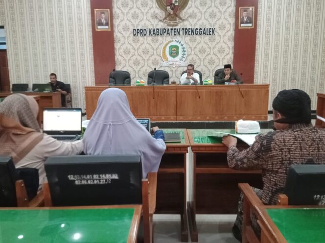 
DPRD Trenggalek Gelar Rapat Finalisasi Raperda Hari Jadi Trenggalek