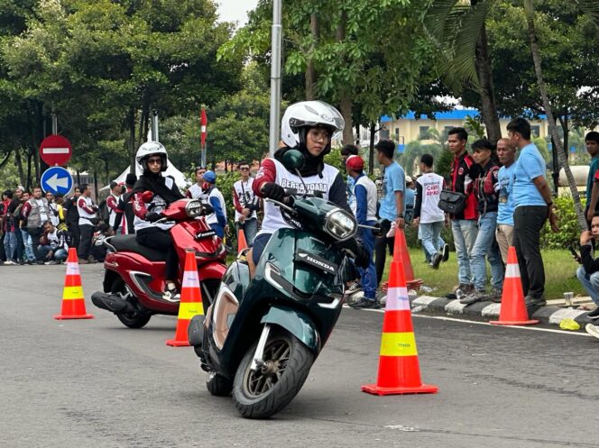 
International Woman Day: Berkendara Stylish dan #Cari_aman untuk Perempuan