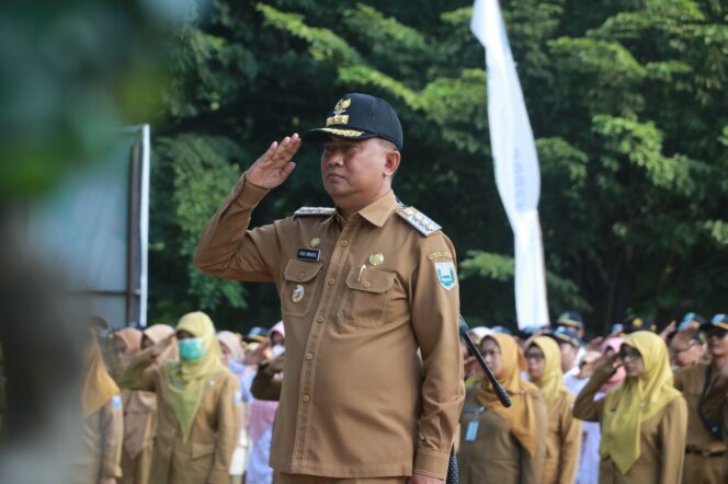 
Pj Bupati Ugas Pimpin Apel Pagi Hari Pertama Masuk Kerja