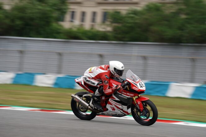 
Manfaatkan Kekuatan CBR250RR, Pebalap Astra Honda Kibarkan Merah Putih di ARRC China