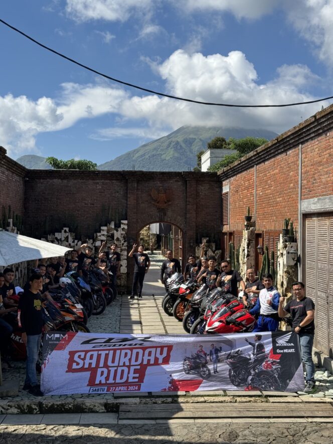 
SaturdayRide dan Gathering Konsumen Honda CBR250RR