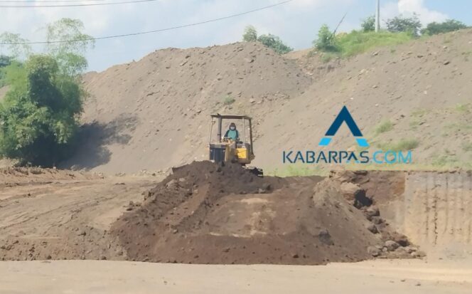 
Terkait Dugaan Tambang Ilegal di Pacuan Kuda, DLH Kabupaten Pasuruan Langsung Sidak ke Lokasi 