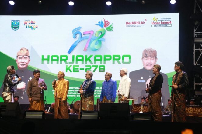 
Pemkab Probolinggo Gelar Pagelaran Guyon Maton Bersama Cak Percil Cs