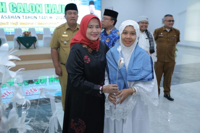 
Taufik ZA Upah Upah 64 Jama’ah Calon Haji Anggota Korpri Asahan