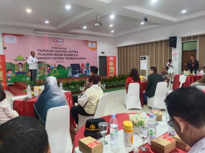 
Pj Bupati Ugas Resmikan Gedung TK/PAUD Among Putra, Plasma Nano Bubble dan PLTS