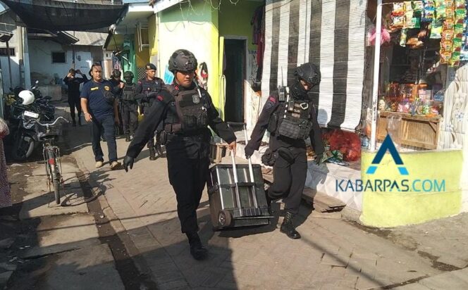 
Sisir Lokasi Ledakan Bondet di Pasuruan, Tim Jihandak Temukan Ini…..