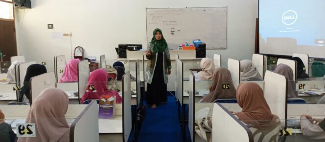 
Tim Abdimas UM Beri Pendampingan Pembelajaran Menulis Esai untuk Dosen Bahasa Inggris di Kota Pasuruan