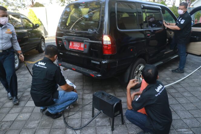 
Dishub Probolinggo Lakukan Uji Emisi Gas Buang Kendaraan Dinas
