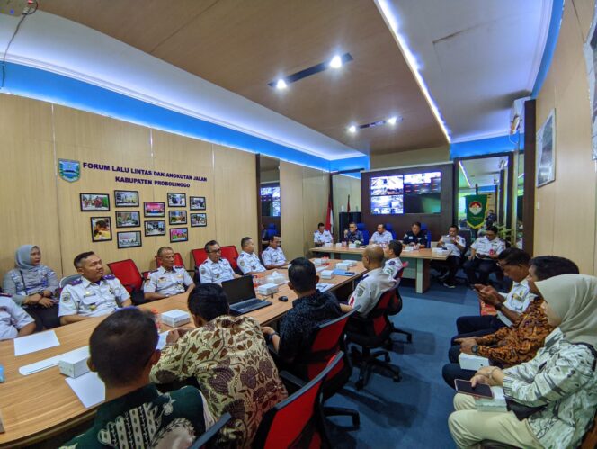 
FGD Optimalisasi dan Efisiensi PJU, Dishub Probolinggo Terima Studi Tiru Dishub Kabupaten Nganjuk
