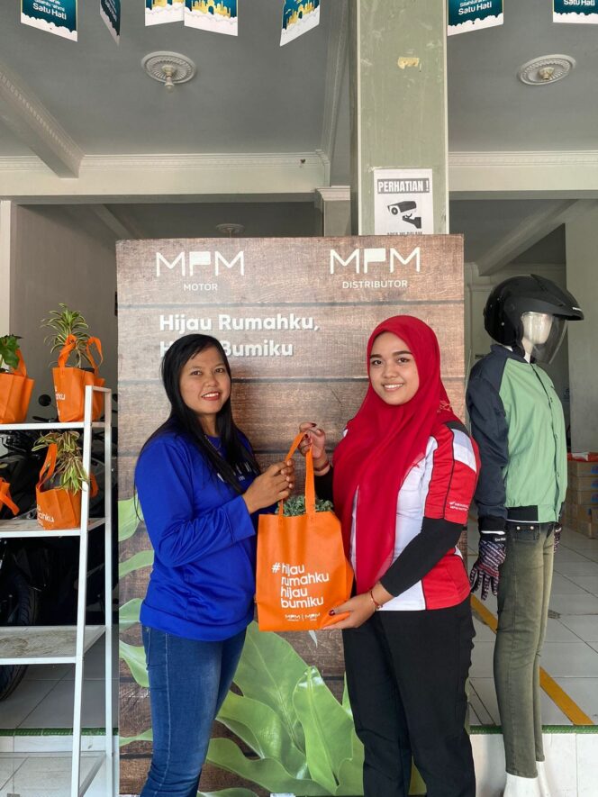 
Peduli Lingkungan, Beli Motor Honda Dapat Bibit Bunga Gratis