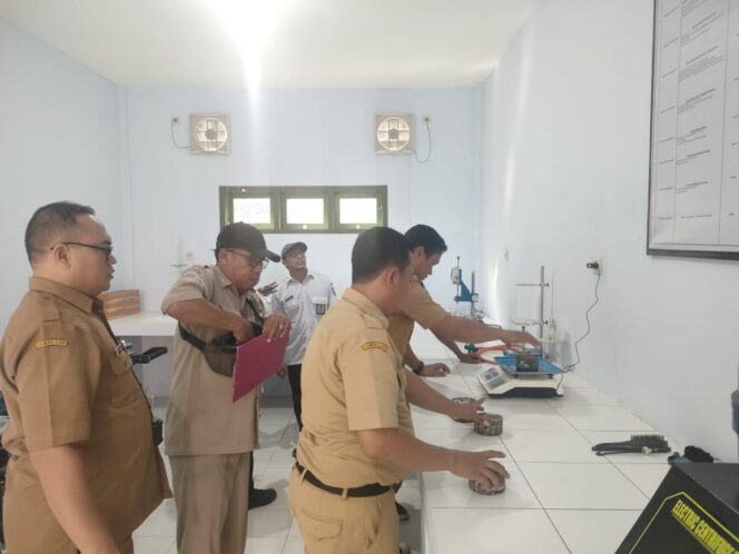 
DPUPR Probolinggo Lakukan Pendampingan dan Penyegaran Operasional Laboratorium Pengujian Konstruksi